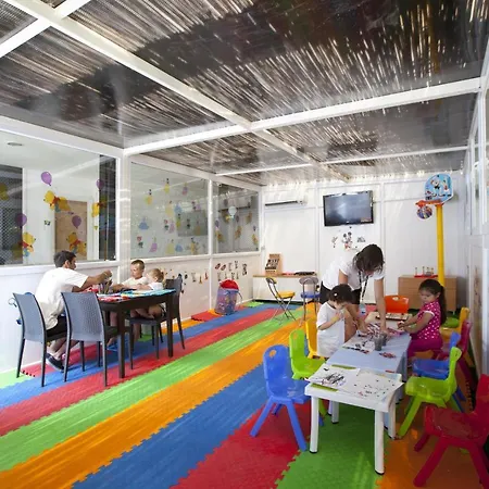 Отель Risa Битез